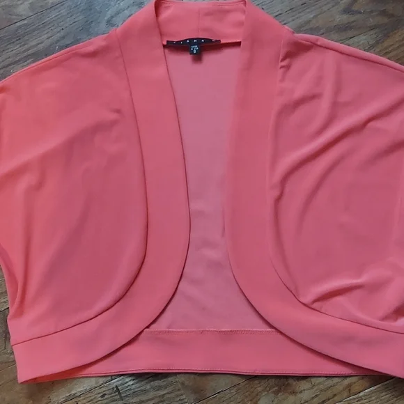 9 for $10 M&M Cropped cardigan - Picture 1 of 7